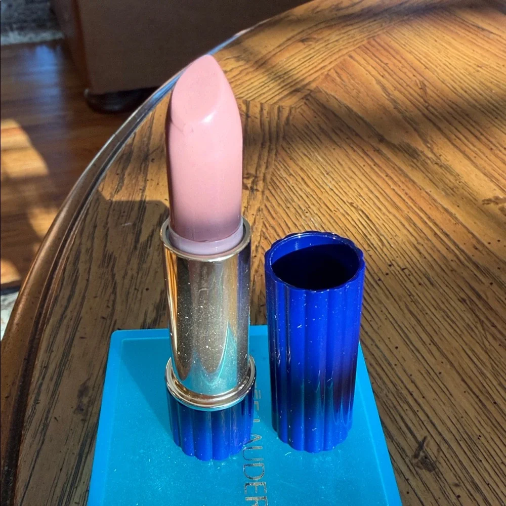 NewNever used EsteeLauder Futurist Full treatment LipstickSULTRY BLUSH#14 SPF15